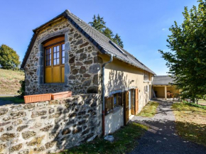 Former farmhouse fully renovated with garden near the Auvergne volcanoes